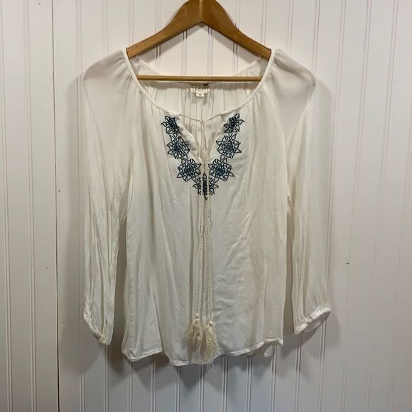 L.A. Hearts white v-neck blouse - Picture 1 of 7